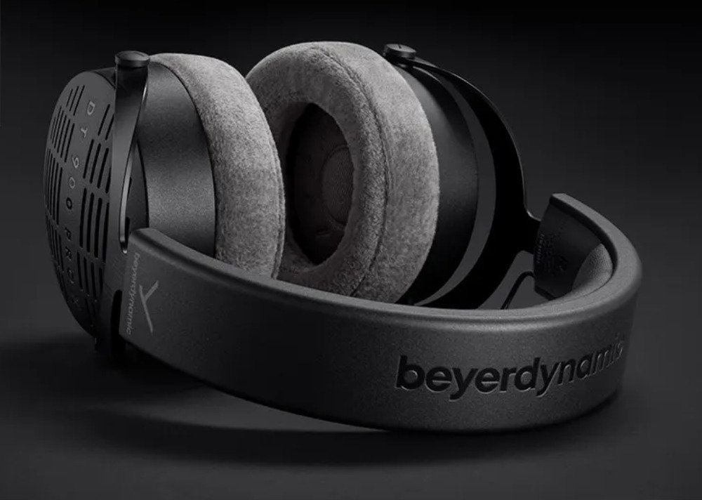 Beyerdynamic DT 900 PRO X on DJ LAB website Lebanon UAE